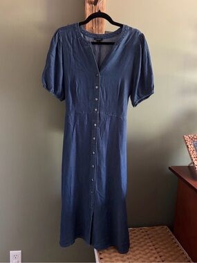 Ann Taylor Navy Button-Front Midi Dress cute and classic! Dress up or casual